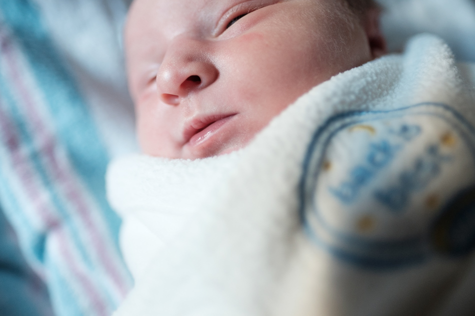 michigan newborn photographer hospital saginaw - evan-014